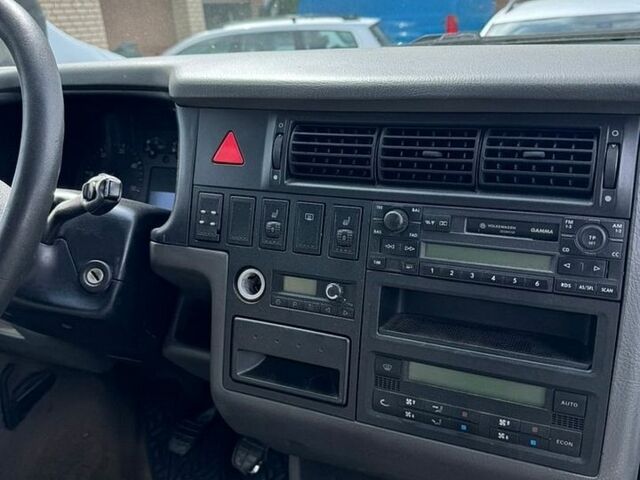 Синій Фольксваген Мультиван, об'ємом двигуна 2.46 л та пробігом 588 тис. км за 9000 $, фото 5 на Automoto.ua