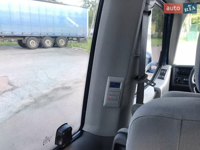 Синий Фольксваген Мультиван, объемом двигателя 2.5 л и пробегом 273 тыс. км за 13000 $, фото 10 на Automoto.ua