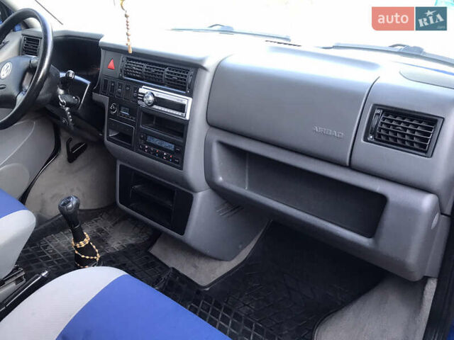 Синий Фольксваген Мультиван, объемом двигателя 2.5 л и пробегом 273 тыс. км за 13000 $, фото 16 на Automoto.ua