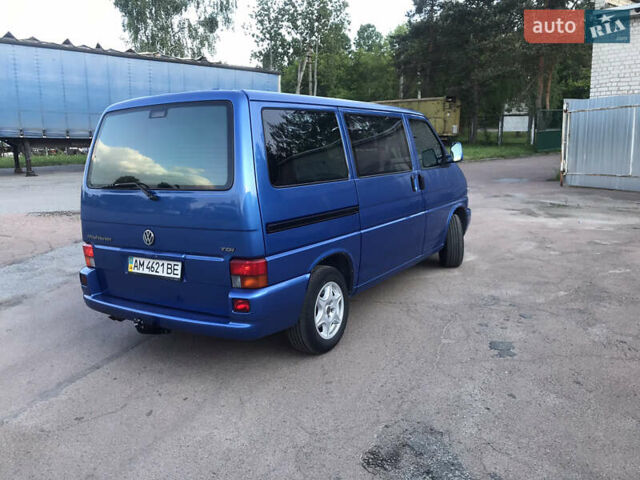 Синий Фольксваген Мультиван, объемом двигателя 2.5 л и пробегом 273 тыс. км за 13000 $, фото 23 на Automoto.ua