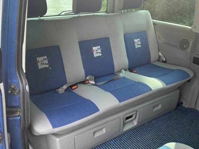 Синий Фольксваген Мультиван, объемом двигателя 2.5 л и пробегом 280 тыс. км за 2300 $, фото 4 на Automoto.ua