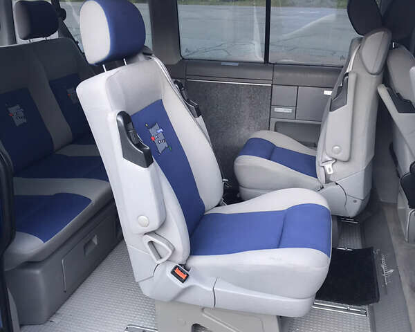 Синий Фольксваген Мультиван, объемом двигателя 2.5 л и пробегом 273 тыс. км за 13000 $, фото 5 на Automoto.ua