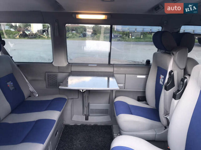 Синий Фольксваген Мультиван, объемом двигателя 2.5 л и пробегом 273 тыс. км за 13000 $, фото 3 на Automoto.ua