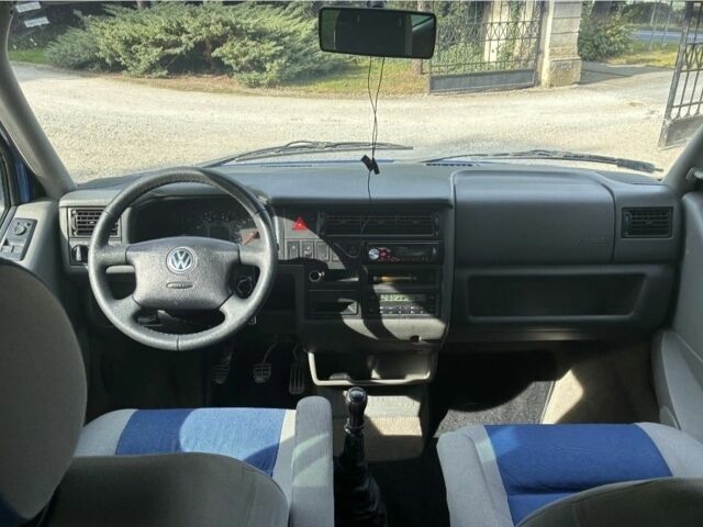 Синий Фольксваген Мультиван, объемом двигателя 2.5 л и пробегом 280 тыс. км за 2300 $, фото 7 на Automoto.ua