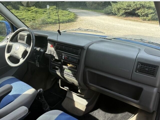 Синий Фольксваген Мультиван, объемом двигателя 2.5 л и пробегом 280 тыс. км за 2300 $, фото 6 на Automoto.ua