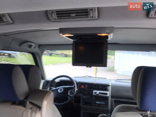 Синий Фольксваген Мультиван, объемом двигателя 2.5 л и пробегом 273 тыс. км за 13000 $, фото 9 на Automoto.ua