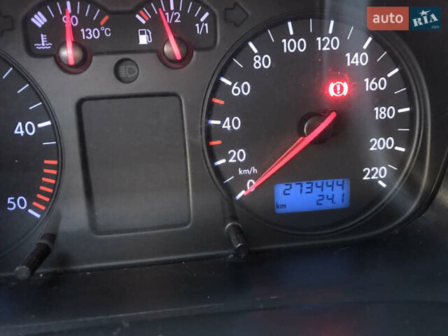 Синий Фольксваген Мультиван, объемом двигателя 2.5 л и пробегом 273 тыс. км за 13000 $, фото 18 на Automoto.ua