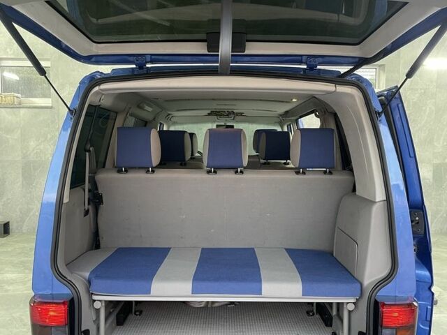 Синий Фольксваген Мультиван, объемом двигателя 2.5 л и пробегом 432 тыс. км за 13700 $, фото 7 на Automoto.ua