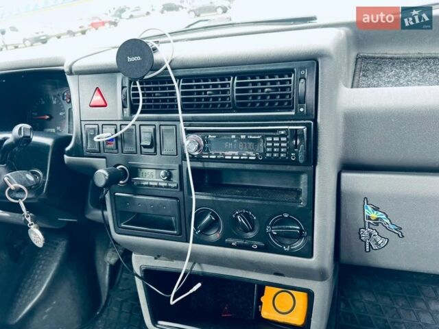 Синій Фольксваген Мультиван, об'ємом двигуна 2.5 л та пробігом 465 тис. км за 7850 $, фото 8 на Automoto.ua