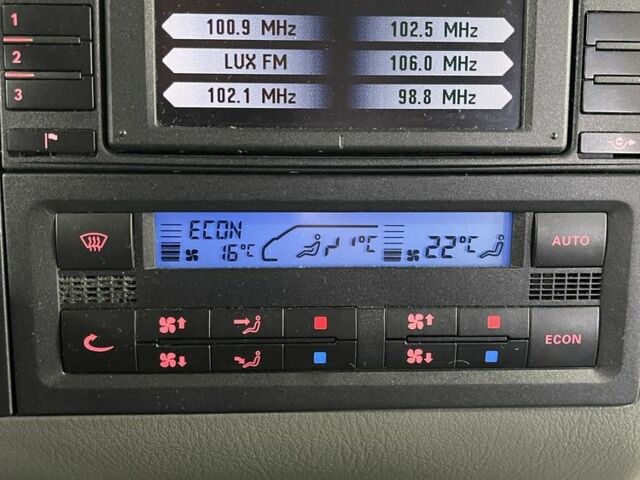 Синий Фольксваген Мультиван, объемом двигателя 2.5 л и пробегом 432 тыс. км за 13700 $, фото 16 на Automoto.ua