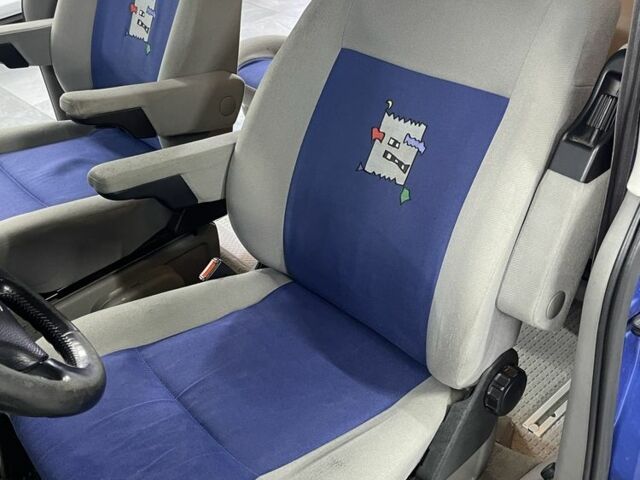 Синий Фольксваген Мультиван, объемом двигателя 2.5 л и пробегом 432 тыс. км за 13700 $, фото 12 на Automoto.ua