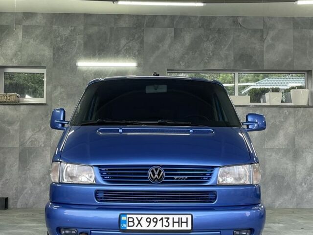 Синий Фольксваген Мультиван, объемом двигателя 2.5 л и пробегом 432 тыс. км за 13700 $, фото 1 на Automoto.ua