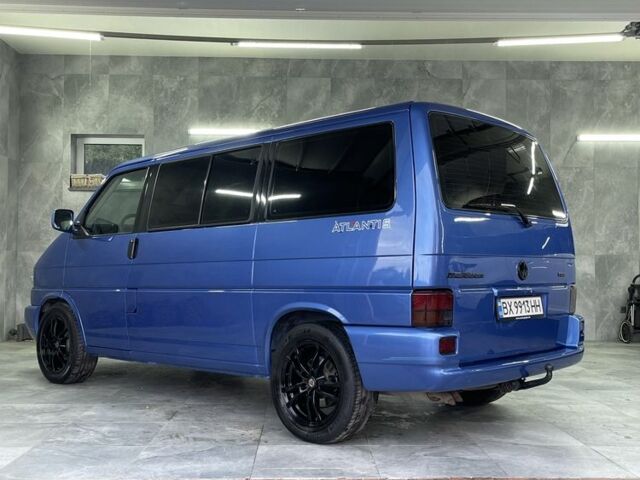 Синий Фольксваген Мультиван, объемом двигателя 2.5 л и пробегом 432 тыс. км за 13700 $, фото 5 на Automoto.ua