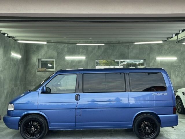 Синий Фольксваген Мультиван, объемом двигателя 2.5 л и пробегом 432 тыс. км за 13700 $, фото 6 на Automoto.ua