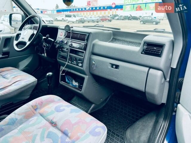 Синій Фольксваген Мультиван, об'ємом двигуна 2.5 л та пробігом 465 тис. км за 7850 $, фото 6 на Automoto.ua