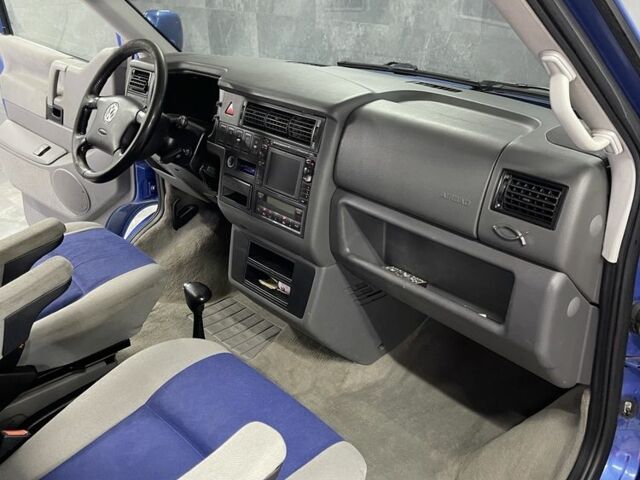 Синий Фольксваген Мультиван, объемом двигателя 2.5 л и пробегом 432 тыс. км за 13700 $, фото 9 на Automoto.ua