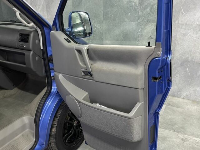 Синий Фольксваген Мультиван, объемом двигателя 2.5 л и пробегом 432 тыс. км за 13700 $, фото 10 на Automoto.ua