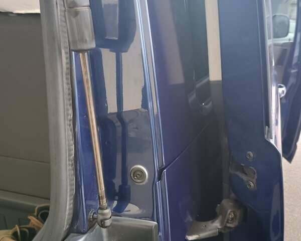 Синий Фольксваген Мультиван, объемом двигателя 2.5 л и пробегом 395 тыс. км за 15800 $, фото 19 на Automoto.ua