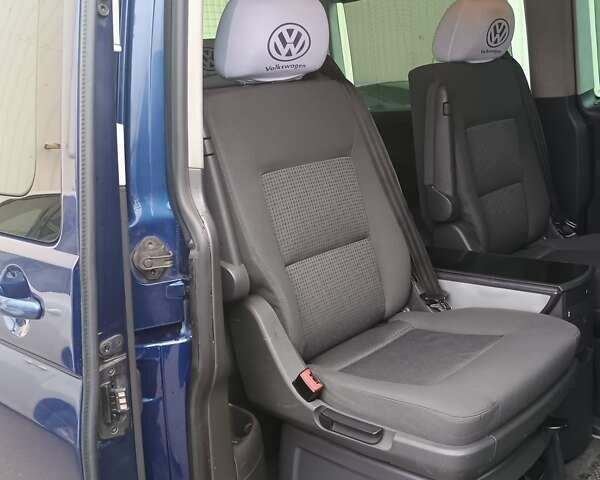 Синий Фольксваген Мультиван, объемом двигателя 2.5 л и пробегом 395 тыс. км за 15800 $, фото 37 на Automoto.ua