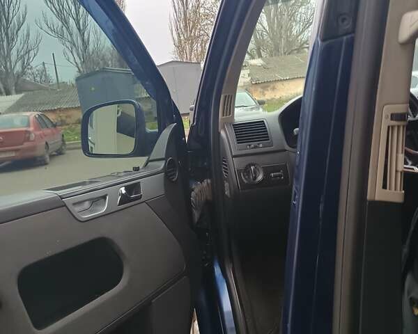 Синий Фольксваген Мультиван, объемом двигателя 2.5 л и пробегом 395 тыс. км за 15800 $, фото 29 на Automoto.ua