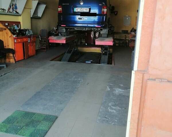 Синий Фольксваген Мультиван, объемом двигателя 2.5 л и пробегом 395 тыс. км за 15800 $, фото 11 на Automoto.ua