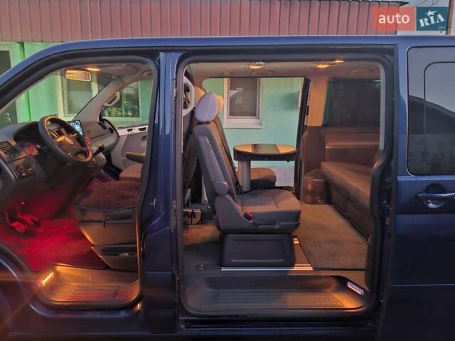 Синий Фольксваген Мультиван, объемом двигателя 2.5 л и пробегом 395 тыс. км за 15800 $, фото 13 на Automoto.ua