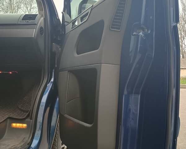 Синий Фольксваген Мультиван, объемом двигателя 2.5 л и пробегом 395 тыс. км за 15800 $, фото 44 на Automoto.ua