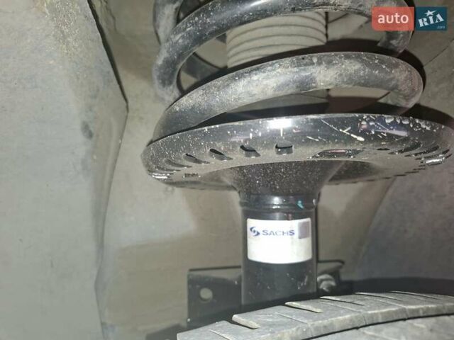 Фольксваген Мультиван 2004 в Николаеве на Automoto.ua Синий Фольксваген Мультиван, объемом двигателя 2.5 л и пробегом 395 тыс. км за 15800 $, фото 12 на Automoto.ua