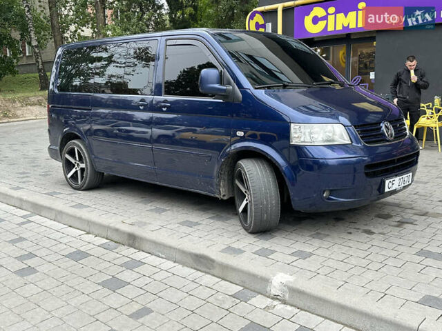 Синий Фольксваген Мультиван, объемом двигателя 2.5 л и пробегом 300 тыс. км за 6399 $, фото 2 на Automoto.ua