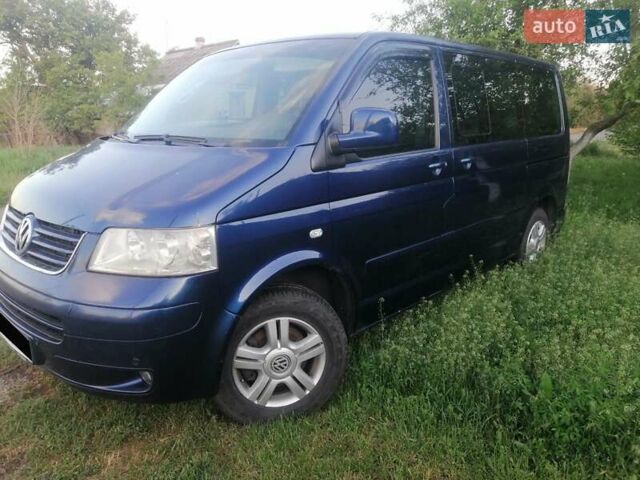 Синий Фольксваген Мультиван, объемом двигателя 2.5 л и пробегом 395 тыс. км за 15800 $, фото 2 на Automoto.ua