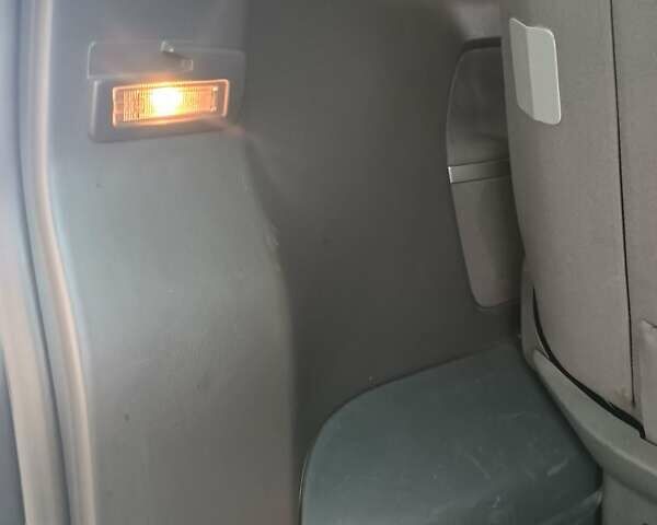 Синий Фольксваген Мультиван, объемом двигателя 2.5 л и пробегом 395 тыс. км за 15800 $, фото 18 на Automoto.ua