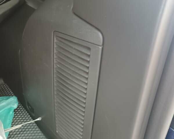 Синий Фольксваген Мультиван, объемом двигателя 2.5 л и пробегом 395 тыс. км за 15800 $, фото 14 на Automoto.ua