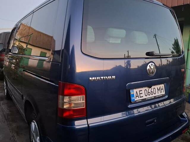 Фольксваген Мультиван 2004 в Николаеве на Automoto.ua Синий Фольксваген Мультиван, объемом двигателя 2.5 л и пробегом 395 тыс. км за 15800 $, фото 11 на Automoto.ua