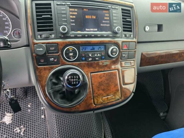 Синій Фольксваген Мультиван, об'ємом двигуна 2.46 л та пробігом 299 тис. км за 12900 $, фото 16 на Automoto.ua