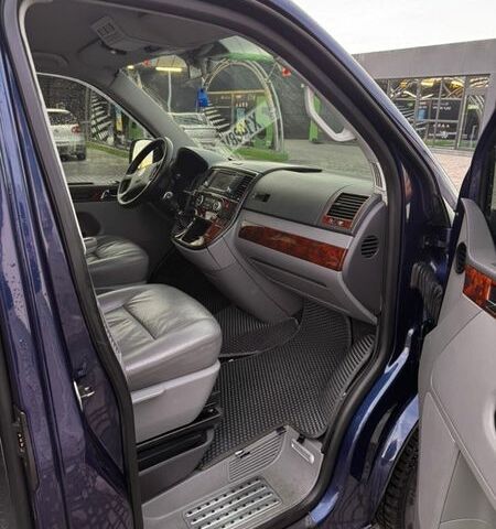 Синий Фольксваген Мультиван, объемом двигателя 2.5 л и пробегом 318 тыс. км за 13800 $, фото 18 на Automoto.ua