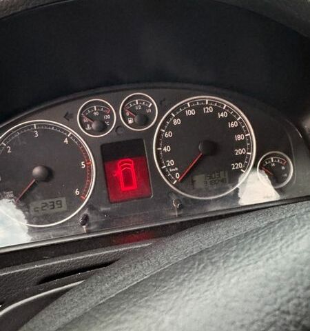 Синий Фольксваген Мультиван, объемом двигателя 2.5 л и пробегом 318 тыс. км за 13800 $, фото 21 на Automoto.ua