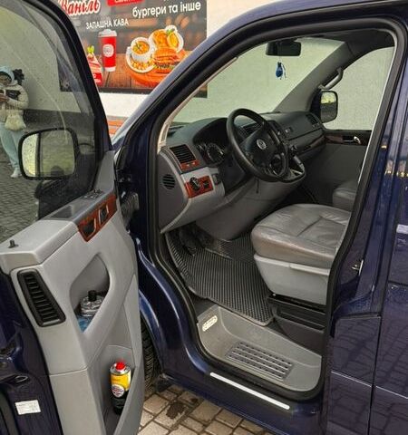 Синий Фольксваген Мультиван, объемом двигателя 2.5 л и пробегом 318 тыс. км за 13800 $, фото 9 на Automoto.ua