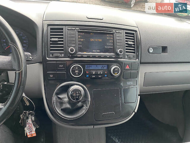 Синій Фольксваген Мультиван, об'ємом двигуна 1.9 л та пробігом 300 тис. км за 13400 $, фото 2 на Automoto.ua