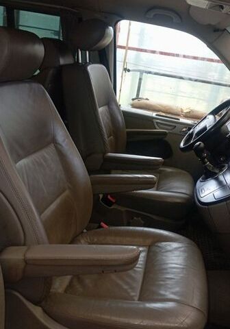 Синий Фольксваген Мультиван, объемом двигателя 2.5 л и пробегом 308 тыс. км за 21900 $, фото 6 на Automoto.ua