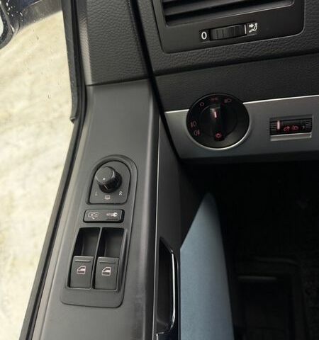 Синий Фольксваген Мультиван, объемом двигателя 2.46 л и пробегом 167 тыс. км за 18500 $, фото 24 на Automoto.ua