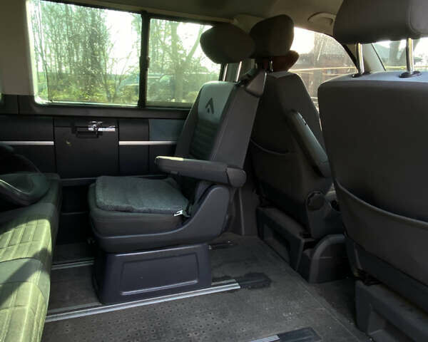 Синий Фольксваген Мультиван, объемом двигателя 2.46 л и пробегом 258 тыс. км за 13500 $, фото 18 на Automoto.ua