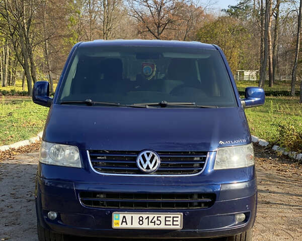 Синий Фольксваген Мультиван, объемом двигателя 2.46 л и пробегом 258 тыс. км за 13500 $, фото 2 на Automoto.ua