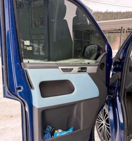 Синий Фольксваген Мультиван, объемом двигателя 2.46 л и пробегом 167 тыс. км за 18500 $, фото 7 на Automoto.ua