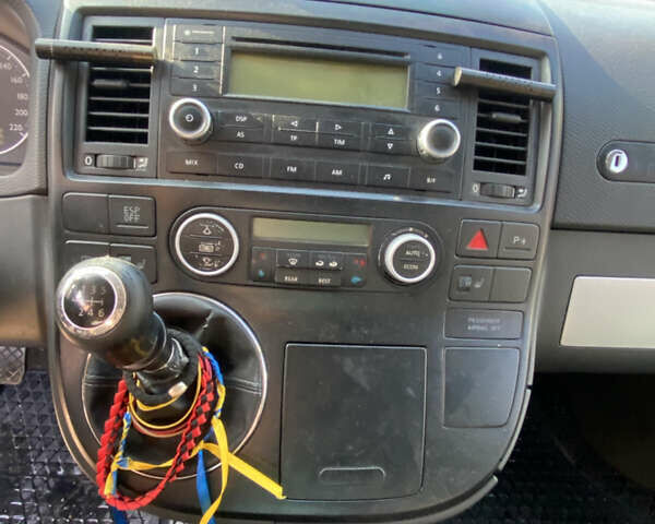 Синий Фольксваген Мультиван, объемом двигателя 2.46 л и пробегом 258 тыс. км за 13500 $, фото 14 на Automoto.ua