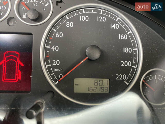 Синій Фольксваген Мультиван, об'ємом двигуна 2.5 л та пробігом 162 тис. км за 15800 $, фото 2 на Automoto.ua