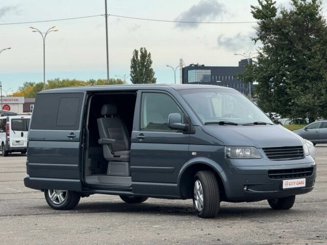 Синій Фольксваген Мультиван, об'ємом двигуна 2.5 л та пробігом 250 тис. км за 14515 $, фото 4 на Automoto.ua