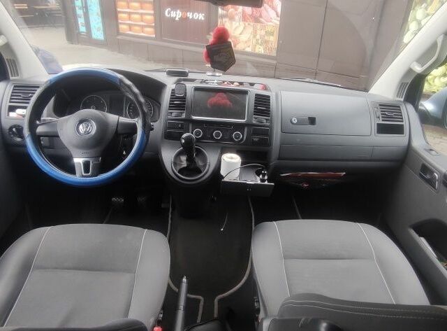 Фольксваген Мультиван 2010 в Броварах на Automoto.ua Синий Фольксваген Мультиван, объемом двигателя 2 л и пробегом 320 тыс. км за 16000 $, фото 7 на Automoto.ua