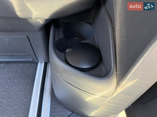 Синій Фольксваген Мультиван, об'ємом двигуна 1.97 л та пробігом 197 тис. км за 23300 $, фото 36 на Automoto.ua