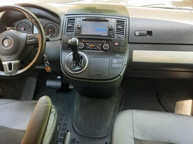 Синій Фольксваген Мультиван, об'ємом двигуна 2 л та пробігом 135 тис. км за 29000 $, фото 7 на Automoto.ua