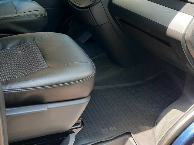 Синій Фольксваген Мультиван, об'ємом двигуна 2 л та пробігом 135 тис. км за 29000 $, фото 8 на Automoto.ua